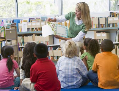 klassenraum, kinder, hörend, Foto: Colourbox